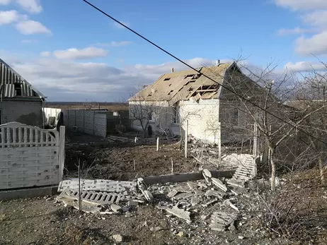Российские военные обстреляли центральный район Херсона, есть погибший и раненая