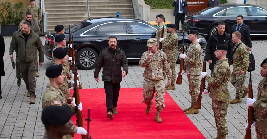Зеленский во время визита в Германию посетил командование армии США в Европе 