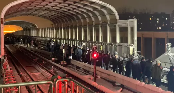 В Пекине столкнулись два поезда метро, пострадало полтысячи человек