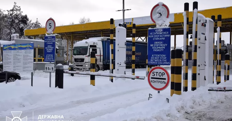 Польські перевізники знову заблокували проїзд вантажівок через «Дорогуськ – Ягодин»
