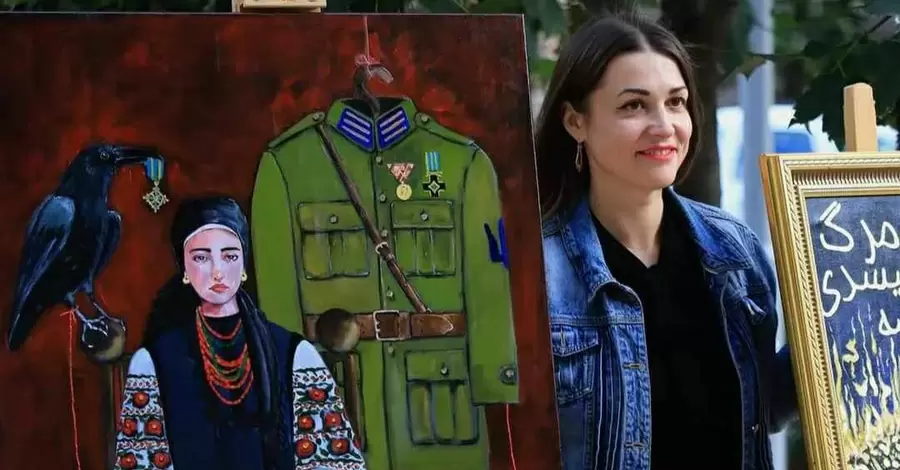 Украшения из обломков ракет и «шахедов»: запорожская художница превращает металл в брошки