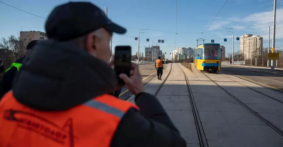 У Києві відкрили Дегтярівський шляхопровід, який рухнув під час монтажу