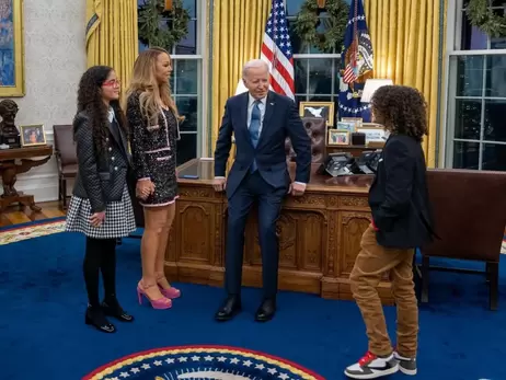 Мэрайя Кэри вместе с детьми посетила Белый дом