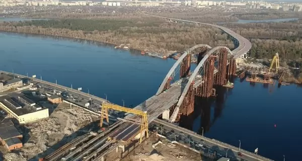 В Киеве при строительстве Подольского моста украли 24 миллиона гривен
