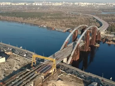 У Києві під час будівництва Подільського мосту вкрали 24 мільйони гривень