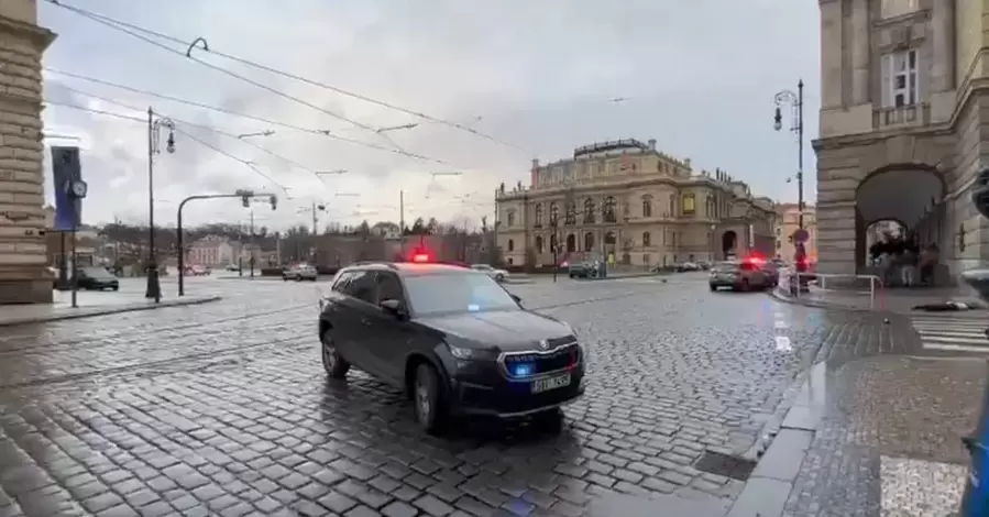 На территории университета в Праге произошла стрельба - погибли 15 человек