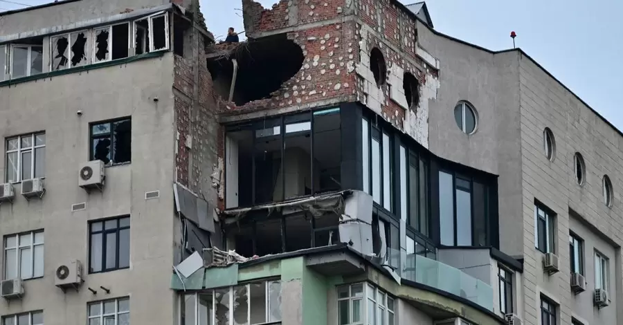 Подробиці удару по Києву: є руйнування у двох районах та постраждалі