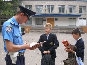 ГАИшники начали требовать у школьников дневники ФОТО