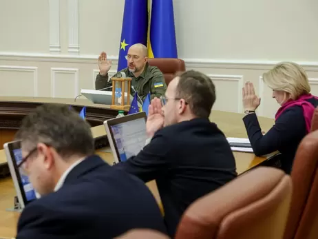 Шмигаль: Незабаром 500 поліцейських нестимуть службу в українських школах