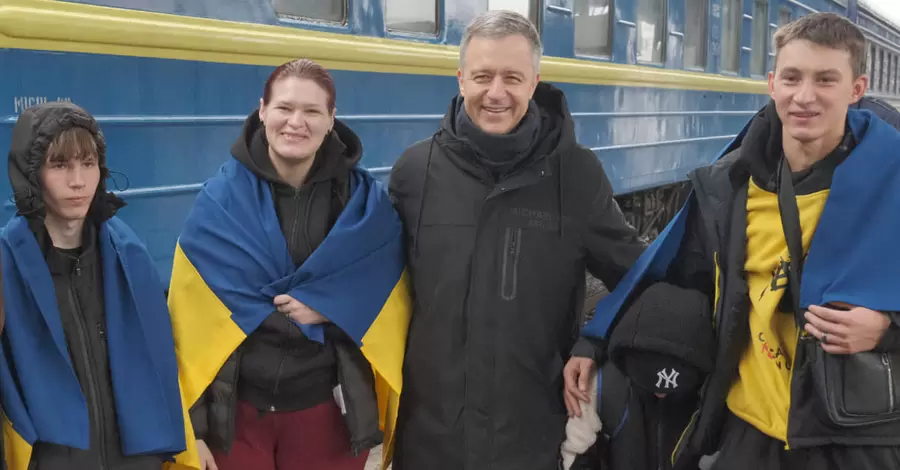 В Україну повернули з тимчасово окупованих територій ще трьох дітей