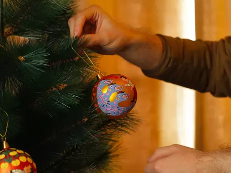 В Антарктиде украинские полярники установили новогоднюю елку