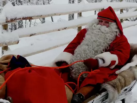 Вночі Санта Клаус побував на всіх континентах та доставив майже 7 мільйонів подарунків 