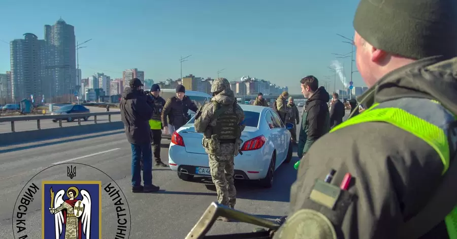 Власти Киева объяснили появление блокпостов в столице учениями, а не усилением мобилизации