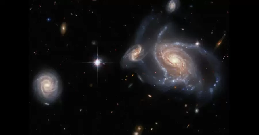 Хаббл сфотографировал скопление спиральных галактик на расстоянии 600 млн световых лет от Земли