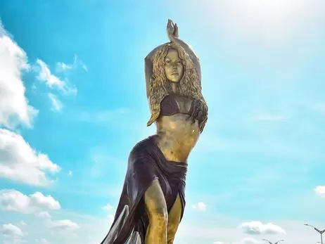 В родном городе Шакиры открыли статую певицы