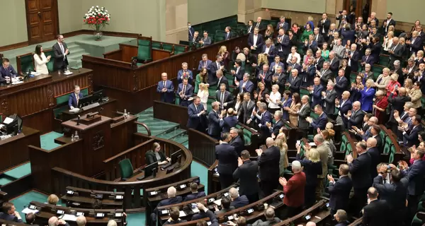 Польское правительство одобрило решение о ликвидации государственных СМИ 