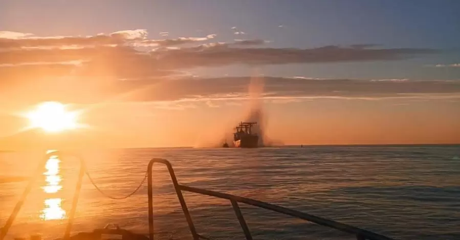 В Черном море на российской мине подорвалось гражданское судно под флагом Панамы, двое моряков ранены