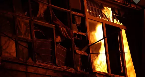 РФ знову атакувала Херсон: обстріляно житлові будинки, є постраждалі 