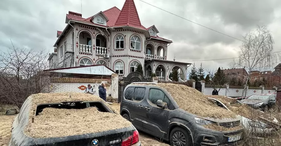 В киевском микрорайоне Бортничи в результате атаки повреждены жилые дома и церковь