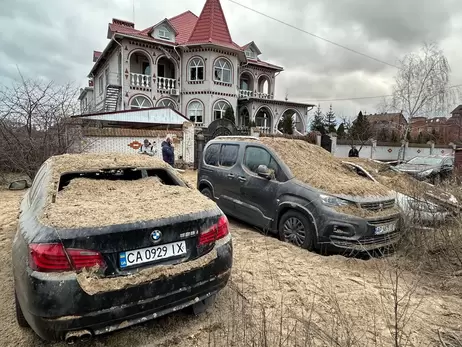 У київському мікрорайоні Бортничі внаслідок атаки пошкоджені житлові будинки та церква