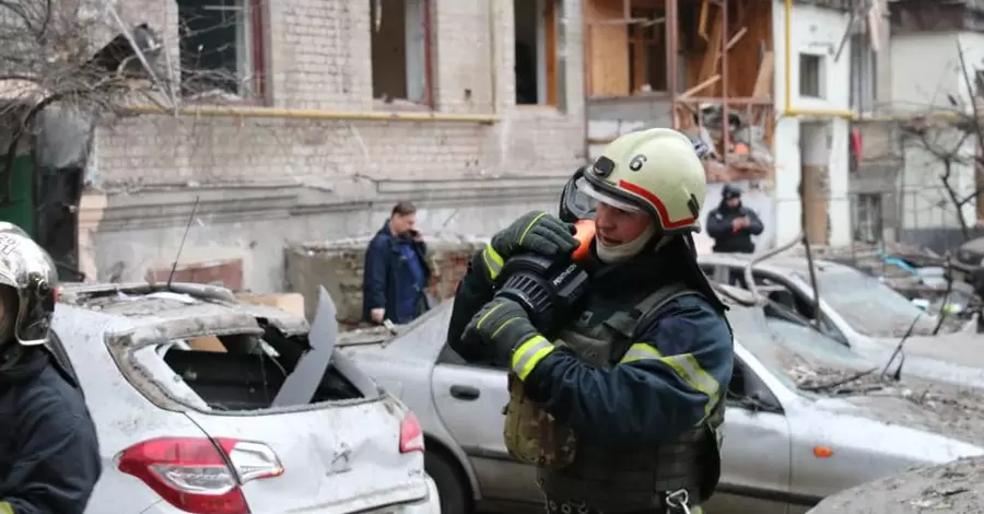 У Києві та Харкові розбирають завали, постраждало близько 100 людей