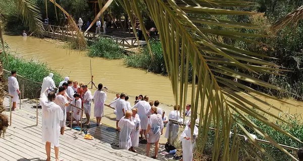 Крещение на Иордане: как паломники отмечают этот праздник в Израиле