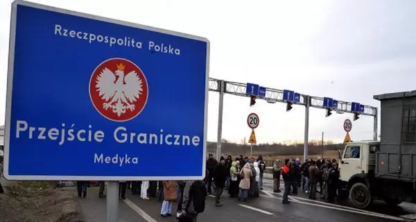 Правительство Польши пошло на уступки фермерам, которые собирались возобновить блокирование границы