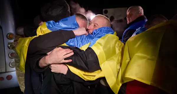 Украина вернула домой 230 человек, в том числе часть защитников 