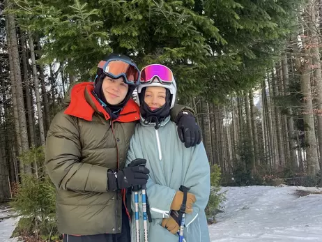 Тина Кароль показала, как покаталась на лыжах с 15-летним сыном в Карпатах 