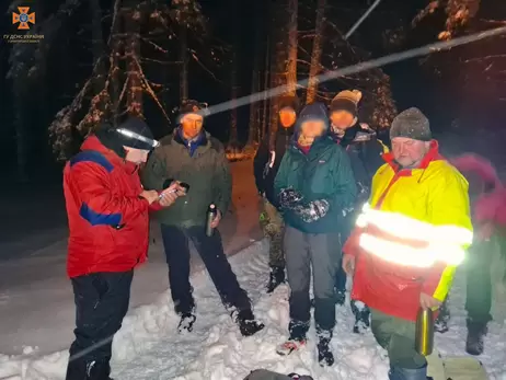 У Карпатах рятувальники знайшли іноземних туристів, які заблукали після сходження на Говерлу