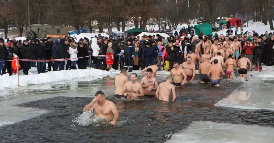Спасатели призывают воздержаться от массовых купаний на Крещение