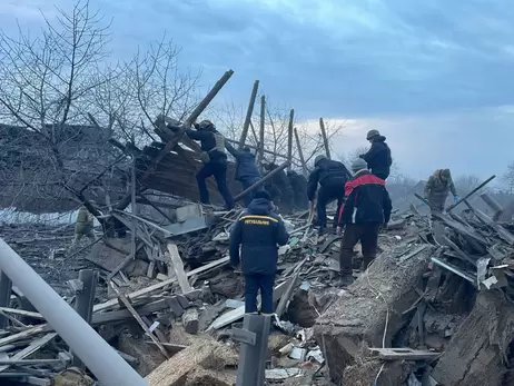 Війська РФ вдарили по Покровську: щонайменше шість постраждалих, люди під завалами