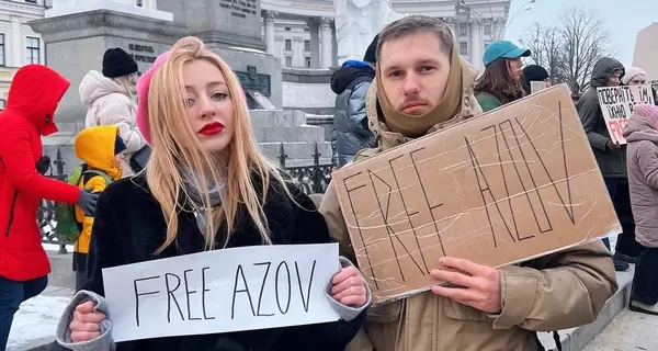 Лідерка гурту Vivienne Mort вийшла на акцію Free Azov у Києві