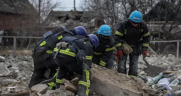 Из-под завалов в селе Ровно Покровского района достали тело второго погибшего 