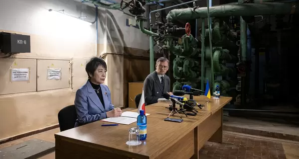 Глава МИД Японии провела пресс-конференцию в укрытии из-за воздушной тревоги в Киеве
