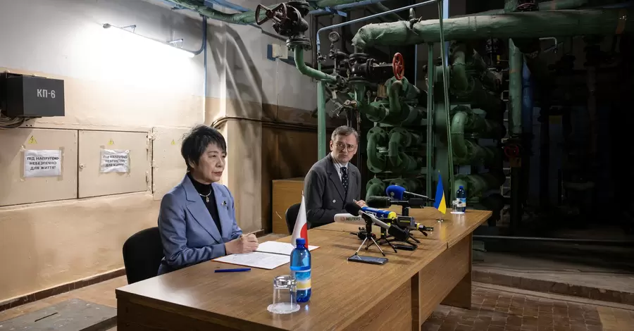 Глава МЗС Японії провела пресконференцію в укритті через повітряну тривогу у Києві