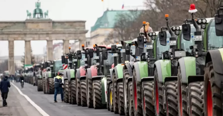 Немецкие фермеры начали акцию протеста, может остановиться весь транспорт