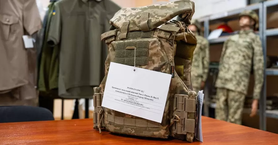 В Минобороны одобрили второй образец бронежилета для женщин-военных