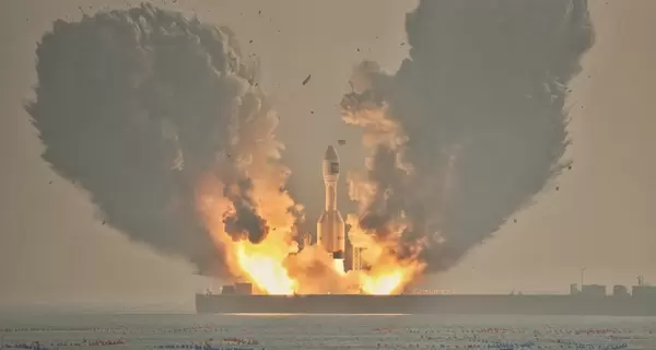 Китай вперше запустив у космос найпотужнішу у світі твердопаливну ракету