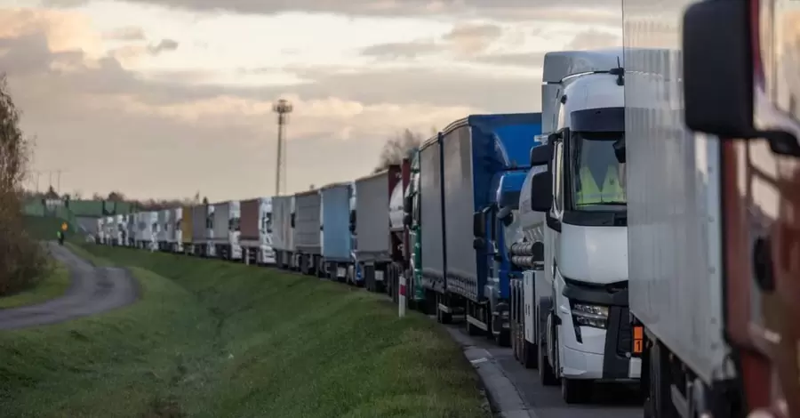 В Румынии фермеры заблокировали проезд грузовиков через пункт пропуска 