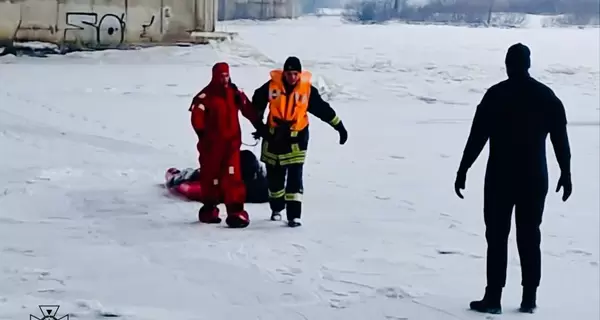 В Киеве умер рыбак, провалившийся под лед у Южного моста