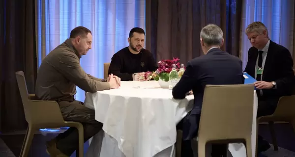 Зеленский в Давосе встретился с генсеком НАТО Йенсом Столтенбергом