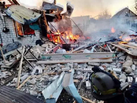 Россияне ударили по селу в Херсонской области, под обстрел попали спасатели