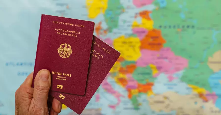 Німеччина спростила отримання громадянства - паспорт можна отримати за три роки замість восьми