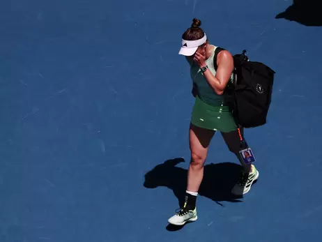Свитолина со слезами на глазах снялась с Australian Open-2024 из-за боли в спине