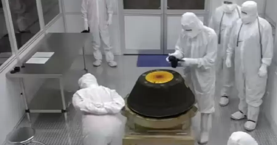 NASA відкрило контейнер з астероїдним пилом віком 4,6 мільярда років