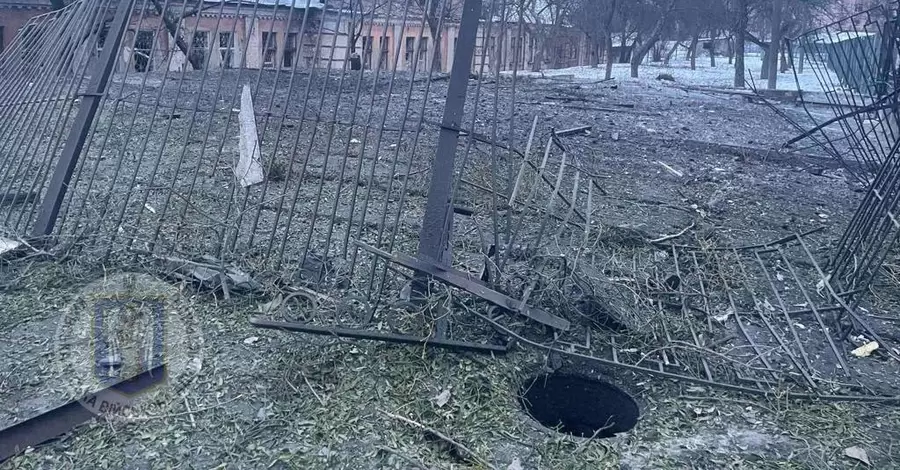 У Києві в одній з квартир виявили бойову частину ракети, людей терміново евакуюють