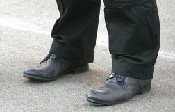 Советник Черновецкого ходит в рваной обуви ФОТО