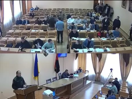 Во Львовской области депутатам на сессии вручили повестки