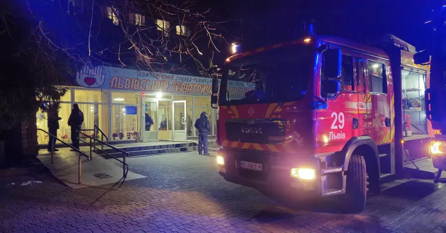 Во Львове из-за пожара в пансионате погиб мужчина, более 200 человек эвакуировали